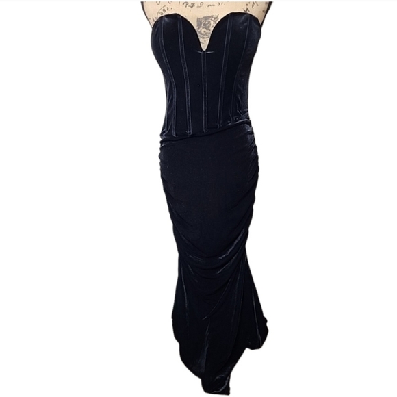 Fashion Nova Corset Velvet Black Maxi Dress. Size Medium - Picture 5 of 10